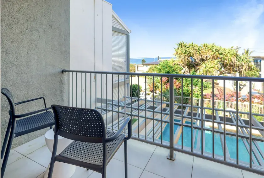 Luxury Beachside Apartment - Image 1