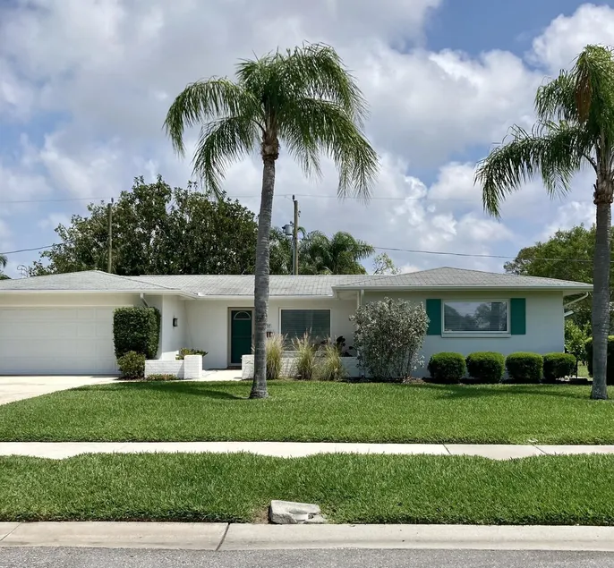 House in Quiet Neighborhood - Image 1