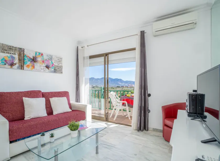 Sea & Mountain View Apartment - Image 1
