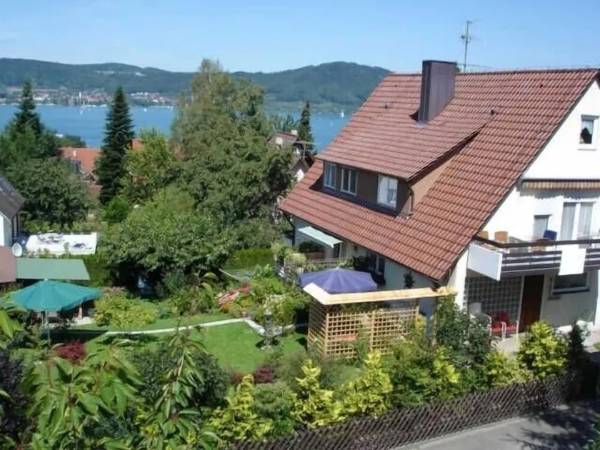 Central, quiet location, stunning lake view - Image 1