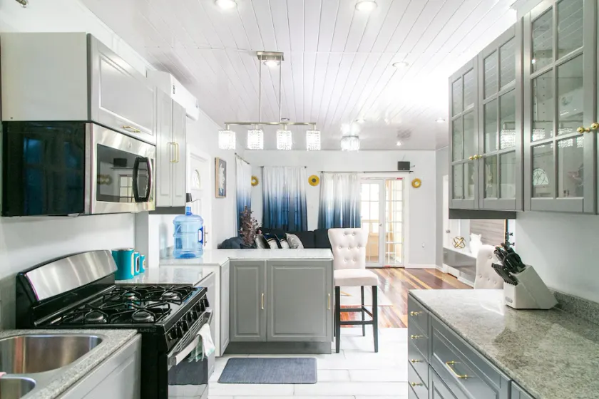 Luxury Home away from Home - Image 1
