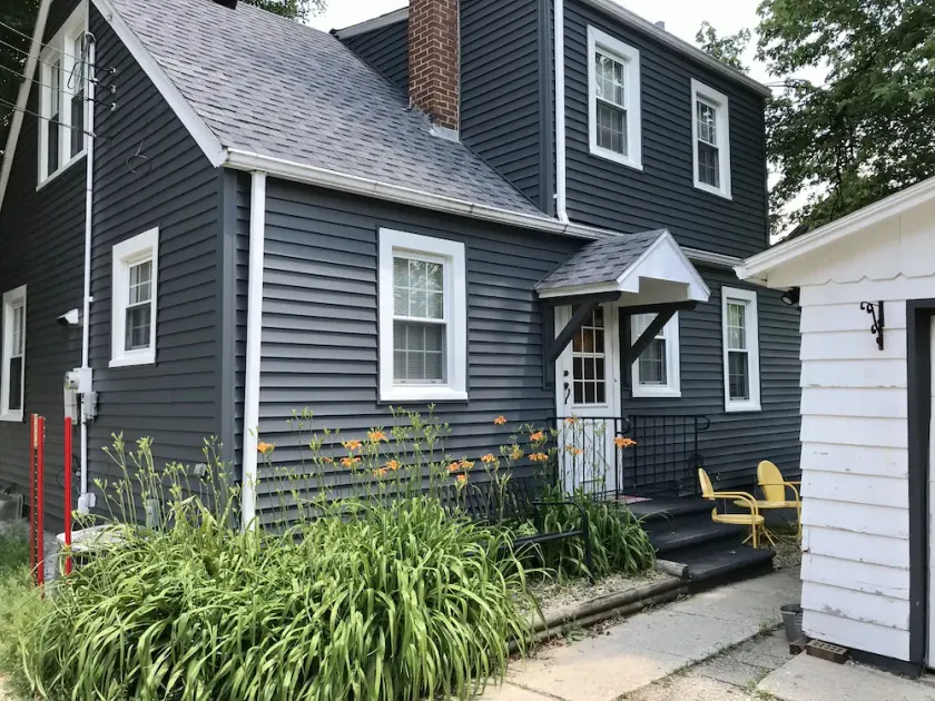 Cottage Charm, 3 Bedrooms - 10 Minutes to Starved Rock! - Image 1