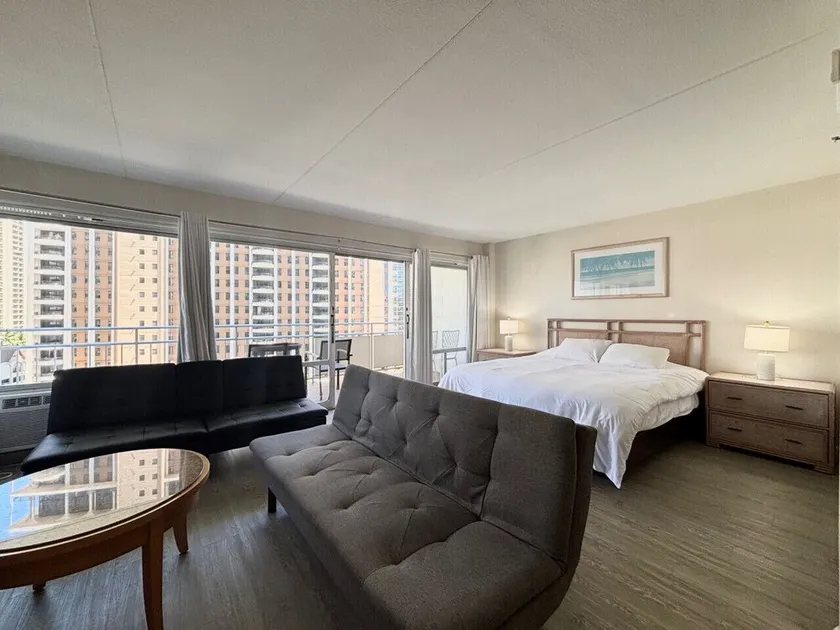Lagoon & Ocean View Ilikai Studio 1042  – Walk to Waikiki Beach | Sleeps 4 | Renovated Condo - Image 1