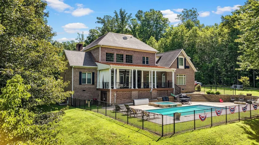Norris Lake Manor-Exquisite Waterfront with *Private Dock *Pool *Hot tub *Game room - Image 1