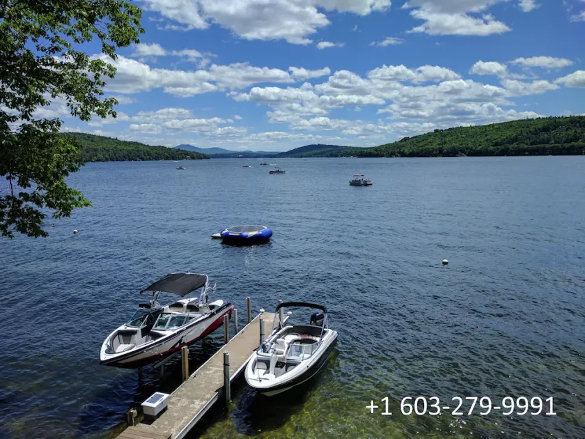 Beautiful Lake Winnipesaukee Waterfront auf Meredith Bay - Image 1