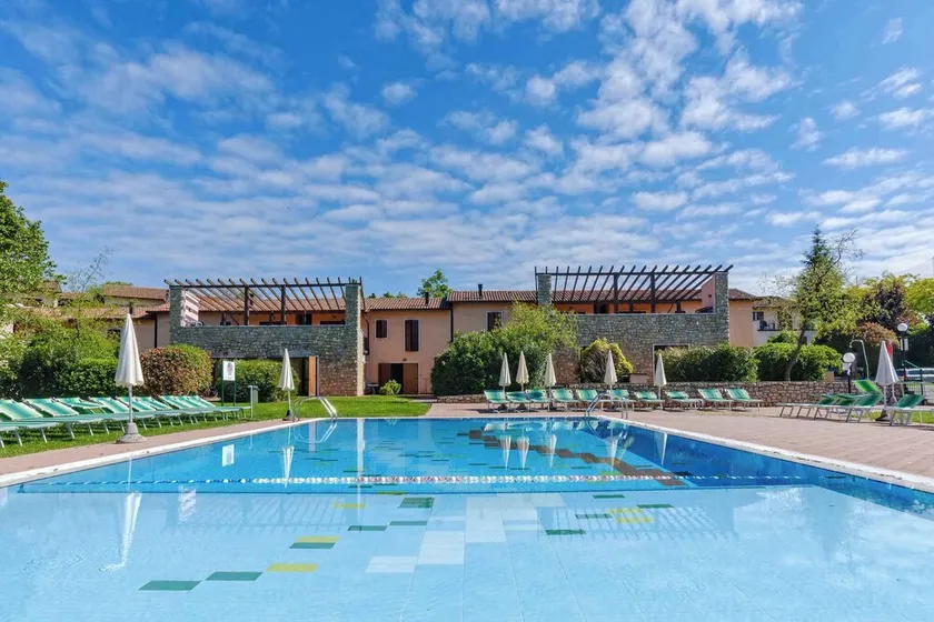 Holiday apartment with pool and golf course - Image 1