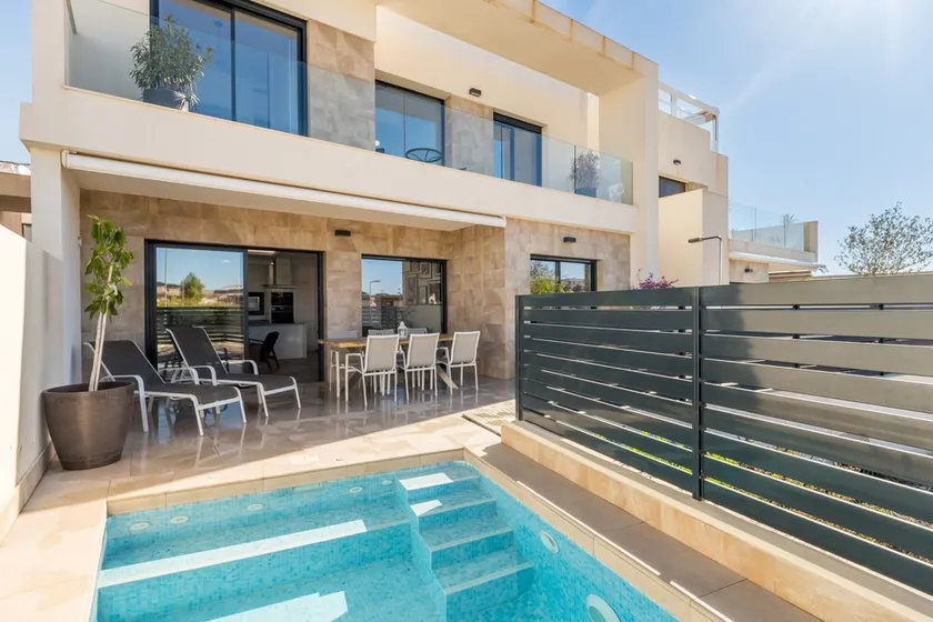 Exclusive Modern Villa with Lake Views, Wi-Fi & Air Conditioning - Image 1