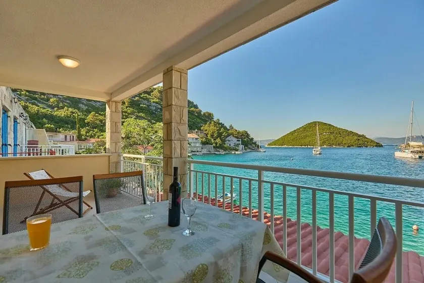Toværelses lejlighed med terrasse og havudsigt Prozurska Luka, Mljet (A-22333-b) - Image 1