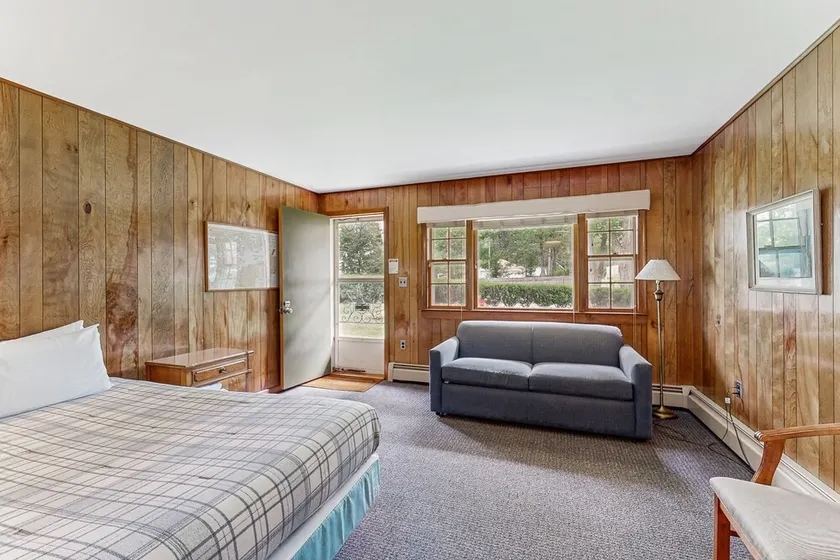 Cozy hotel-style suite right on the water, shared patio, free WiFi - Image 1