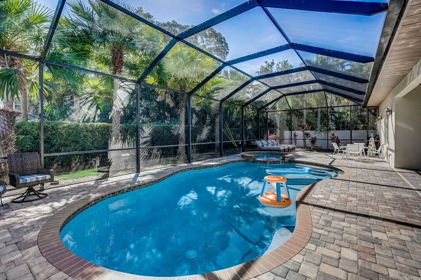 Private Heated Pool & Hot Tub- Steps to St Armands Circle & Walk to Lido Beach! - Image 1