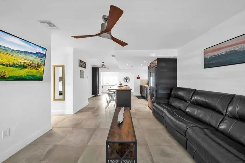 Biscayne Shore #2 - 3 2 - Charming and Tropical - Image 1