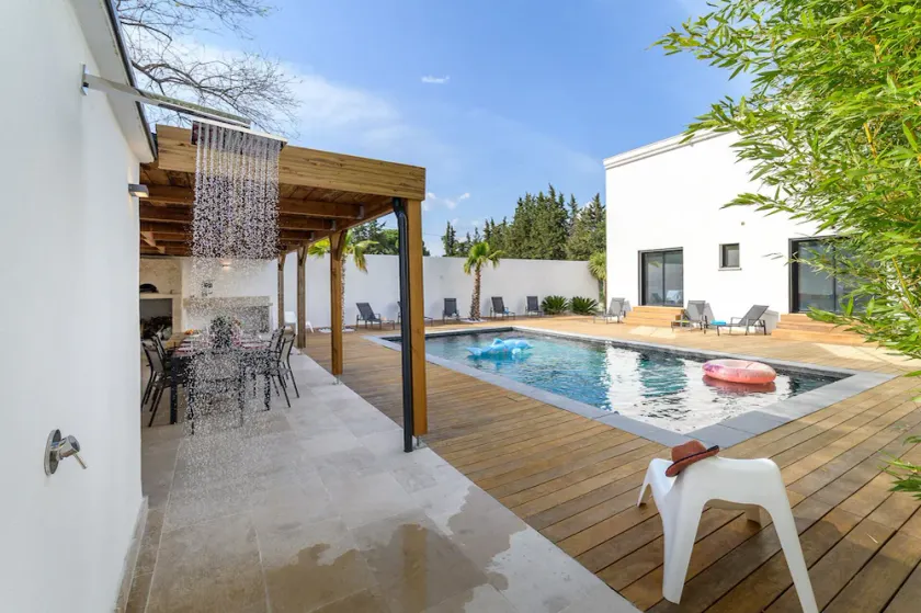 La maison Blanche ⭐⭐⭐⭐ - Piscine privée - Aire de jeux - Pool House - BBQ - Clim - Image 1