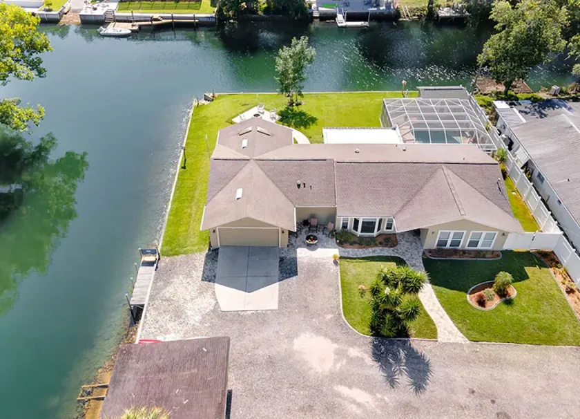 Entire residence, single level home with abundant natural light for you to enjoy - Image 1