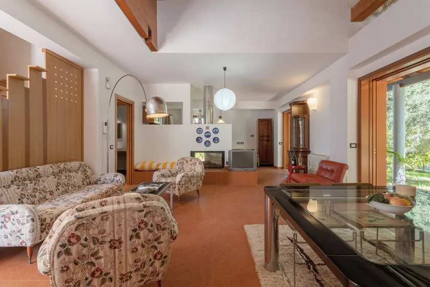 Villa Mendolia Hot Pool and Design - Image 1
