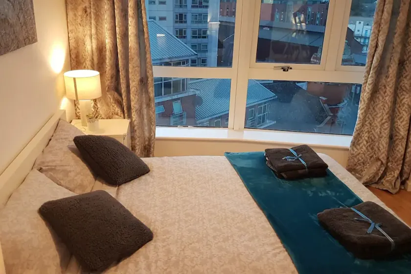 Marco Island- 2 bedroom City Centre Apartment- Amazing City Views! - Image 1