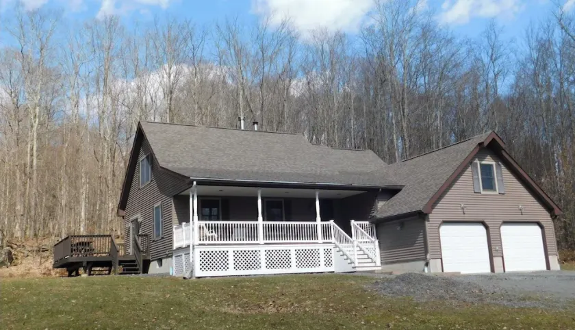 Family Home located near Beaverkill Covered Bridge - Image 1