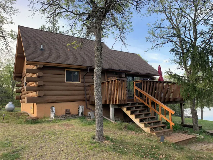 Cozy, private cabin on lake with pontoon and 38 acres - Image 1