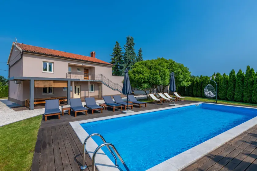 New beautiful Villa! Large private pool in a secluded garden, 6 bedrooms - Image 1