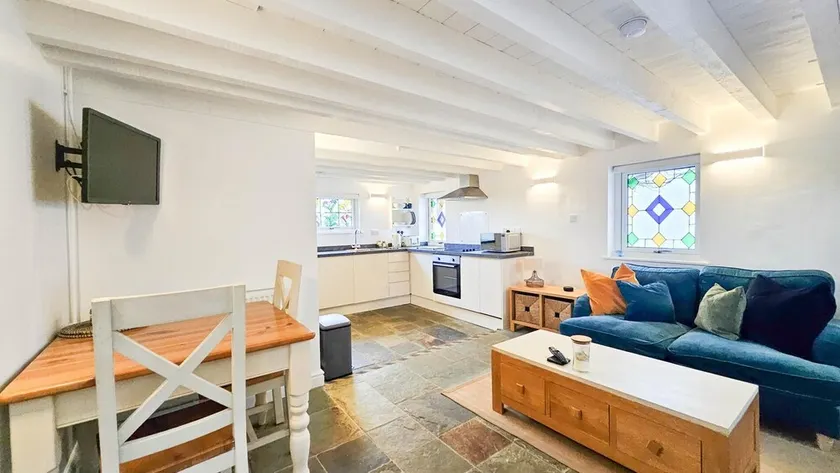 Y Stabl - 1 Bedroom Apartment - Llanrhidian - Image 1