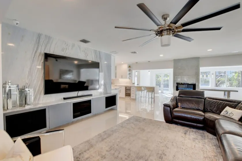 Heated salt water pool,true vacation for meticulous renter. Two miles from beach - Image 1