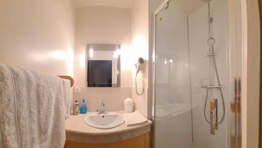 Rosengarten Zimmer viel Komfort und Frühstück inbegriffen - Image 1