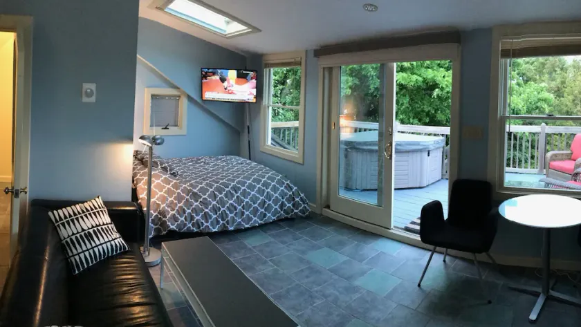 I staden privat lägenhet med badtunna och däck - Image 1