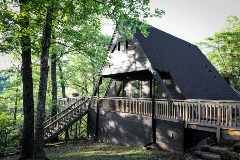 Walk to water! Private Lake Front A-Frame Cabin on Table Rock  - Image 1