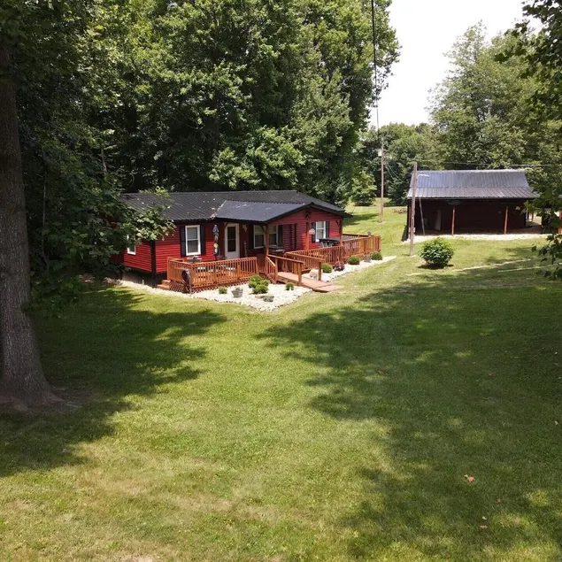 The Ole' Farmhouse w Guest Suite and Hot Tub - Image 1