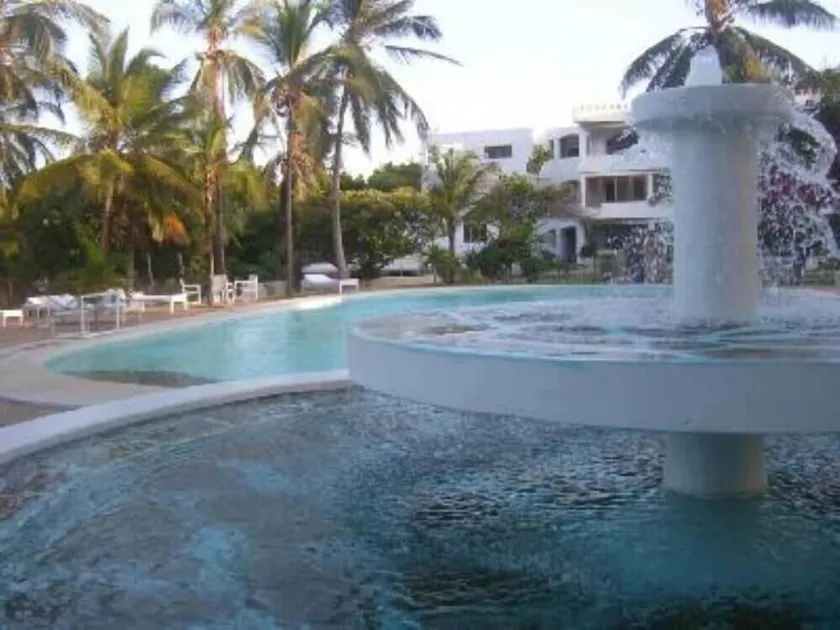 Town and beach comfortable apartment N° 1 at Malindi - Image 1