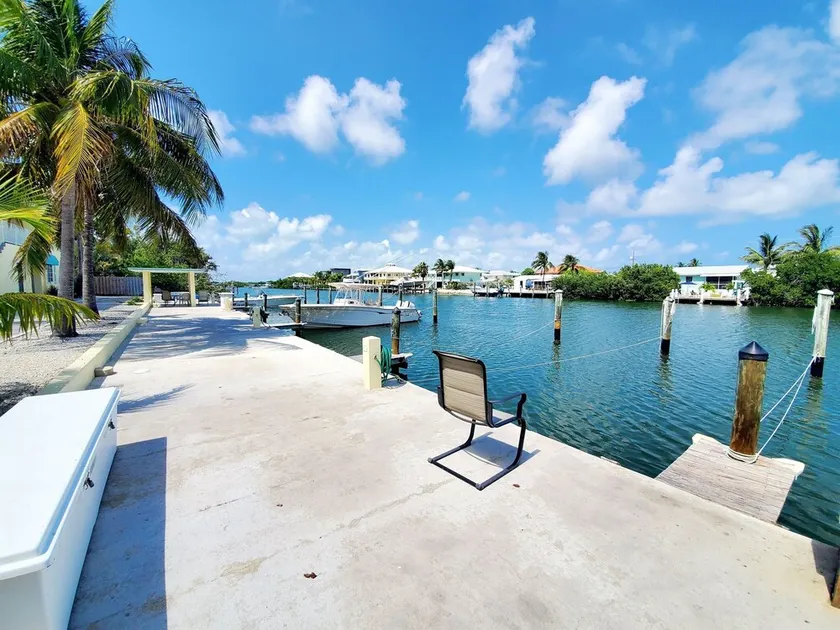 Studio Sea- studio with queen bed, living room, fully stocked kitchen& full bath - Image 1