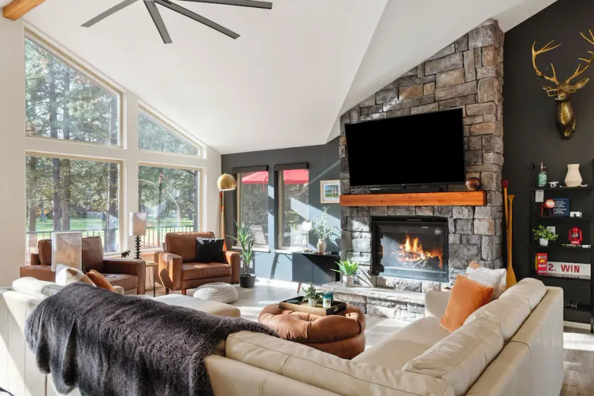 GH013 | Large home with a private hot tub on the Big Meadow Golf Course! - Image 1