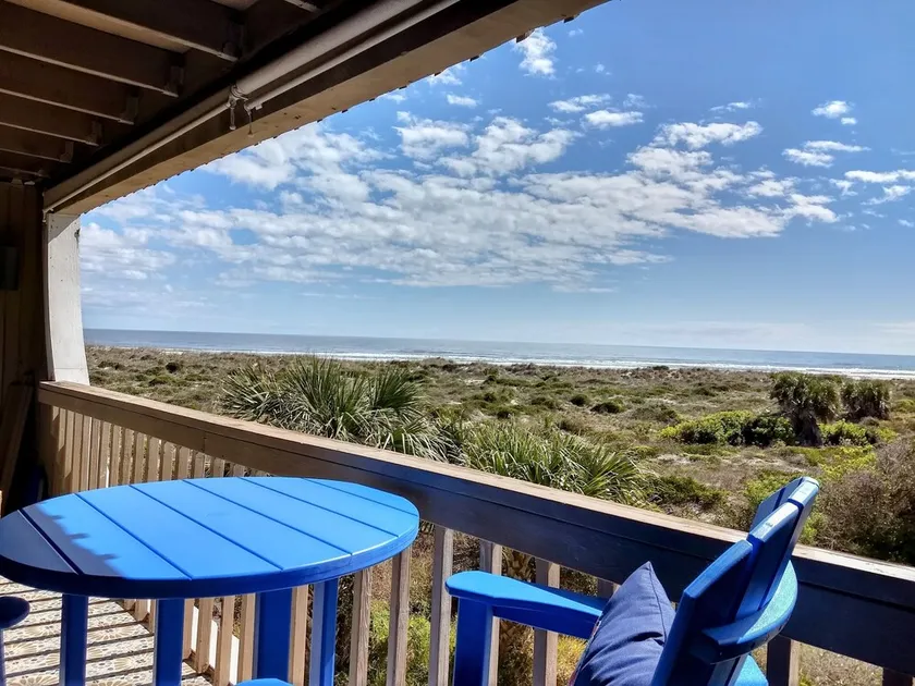Oceanfront - 2 Bedroom 2 bathroom newly renovated Condo - Image 1