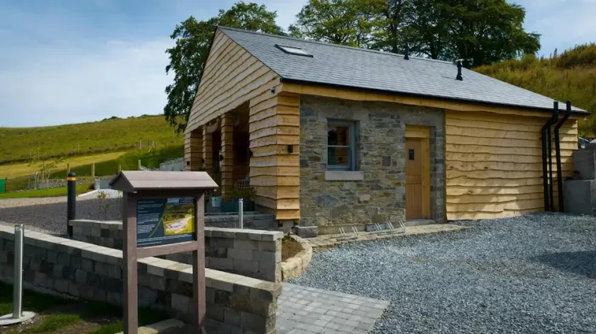 Forestview Cabin No 1 - cosy cabin stay - Image 1