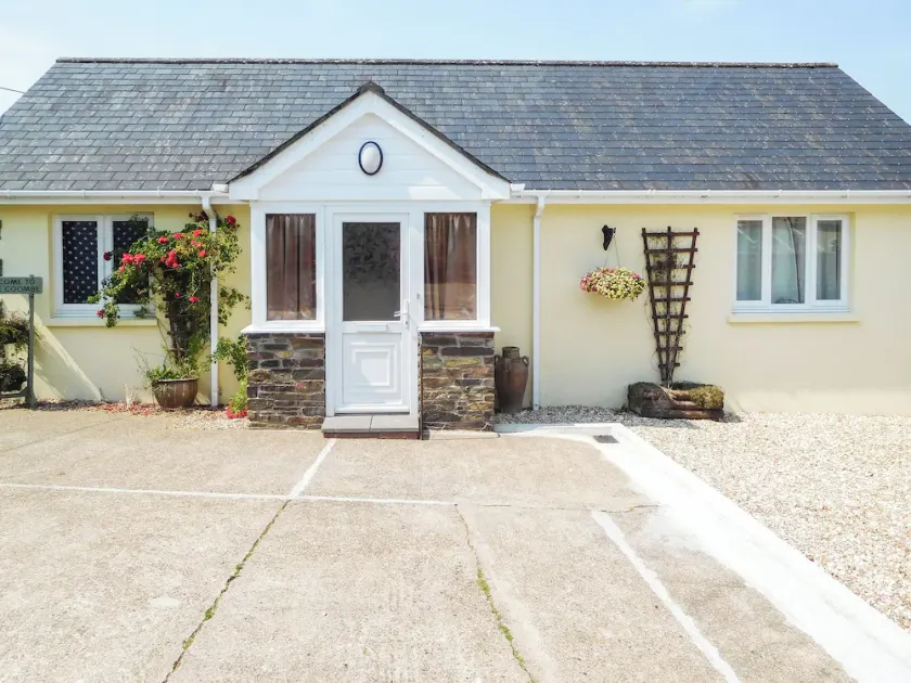 1 bedroom accommodation in Okehampton - Image 1