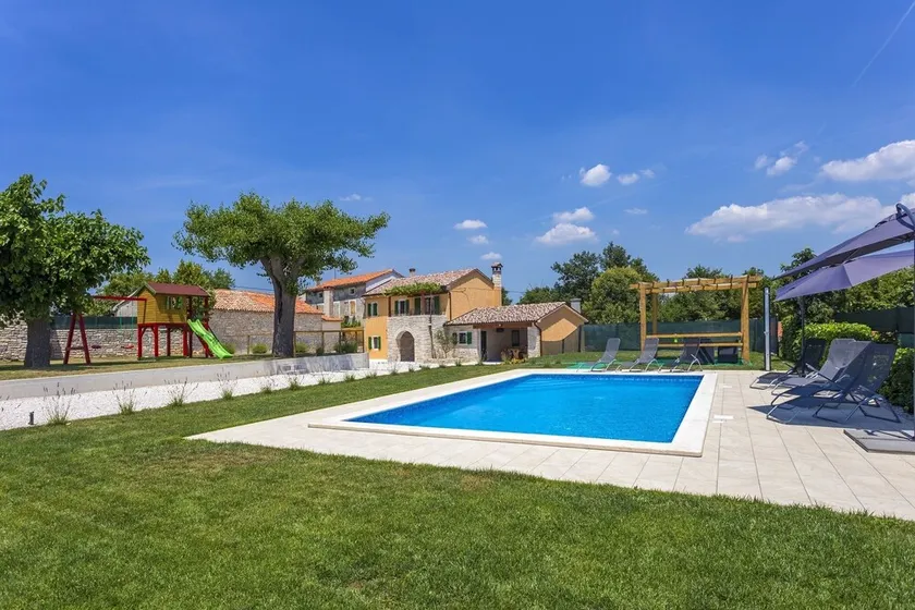 Fully Renovated Villa in quiet surroundings. - Image 1