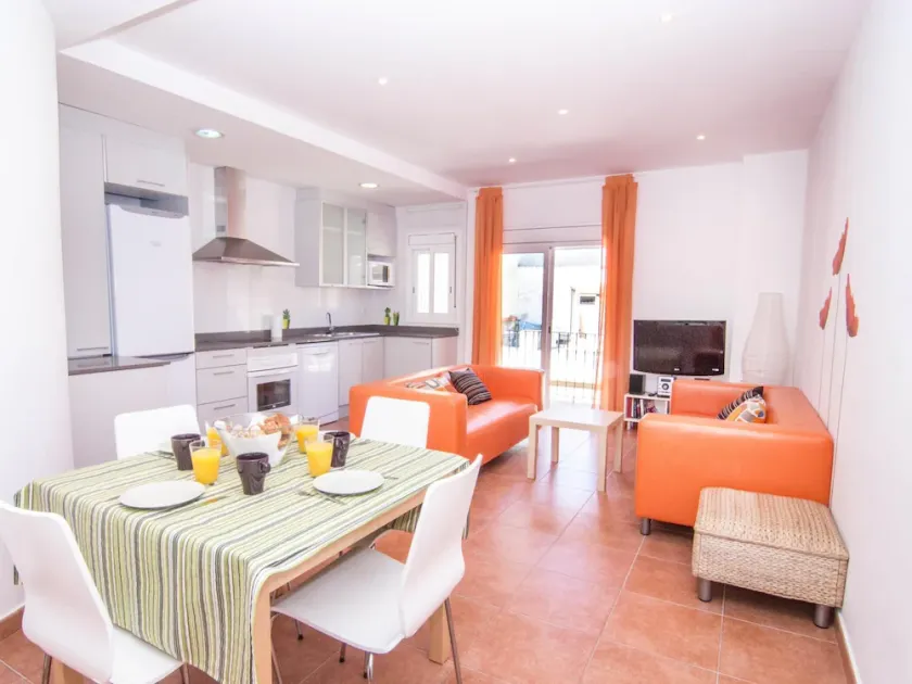 CHILL OUT Behagelig lejlighed med stor terrasse i Sitges. - Image 1