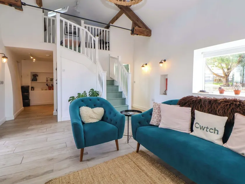A Cosy Cwtch Retreat in the Heart of the Clwydian Range - Image 1
