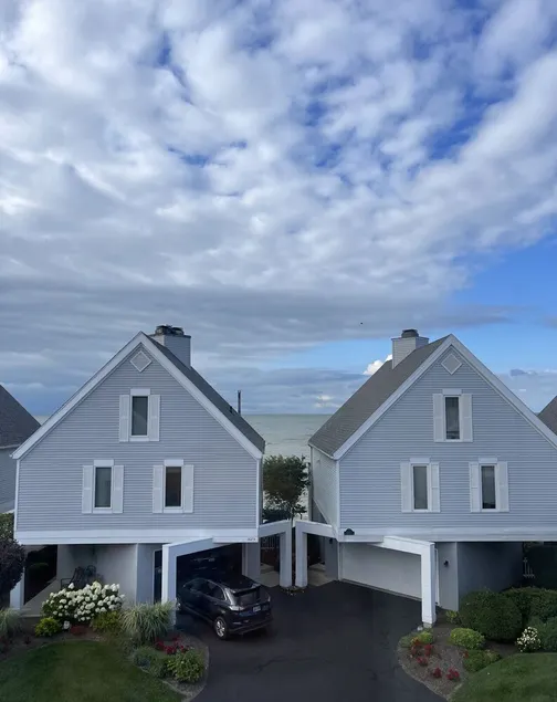 Lake Erie Beachfront Luxury Home mit 3 Schlafzimmern & Pool & Internetzugang - Image 1
