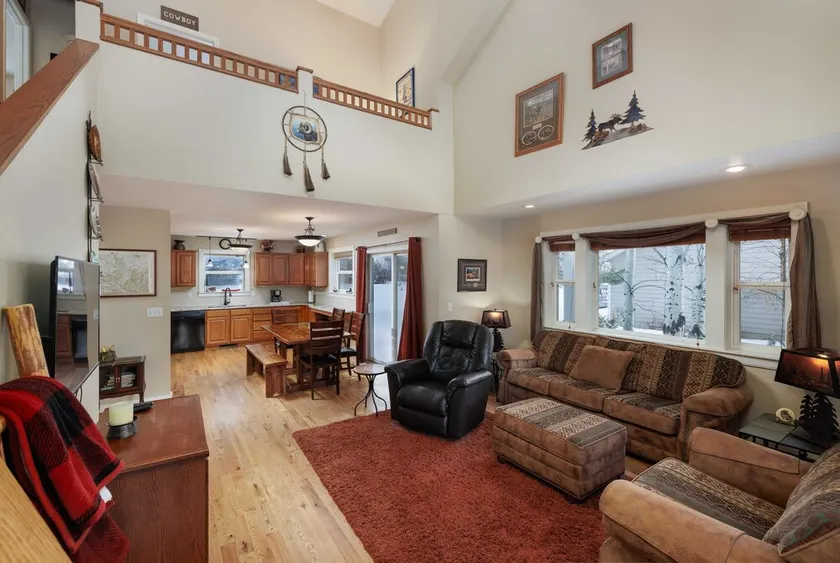 Pet Friendly, Close to MSU, Downtown Bozeman w/ Mountain Views - Ravalli Street Retreat - Image 1
