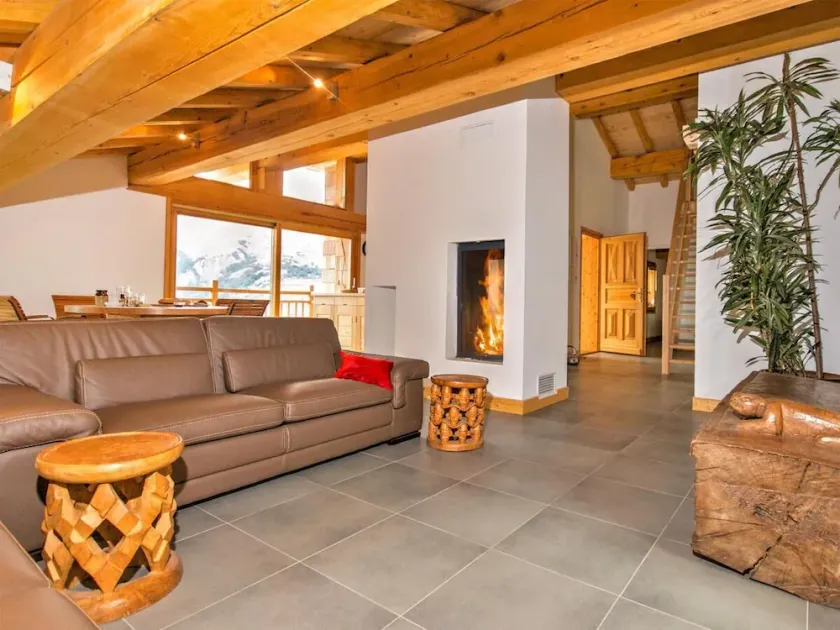 Chalet, wifi, sauna, terrasse, balcon, cheminée ou poêle à bois, parking, télévision, 250m² - Image 1