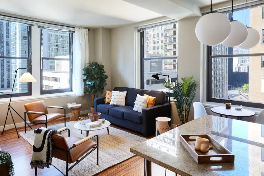 Stylish 4 Bedroom / 4 bath in the Loop | Sleeps 12 | Roof Deck - Image 1