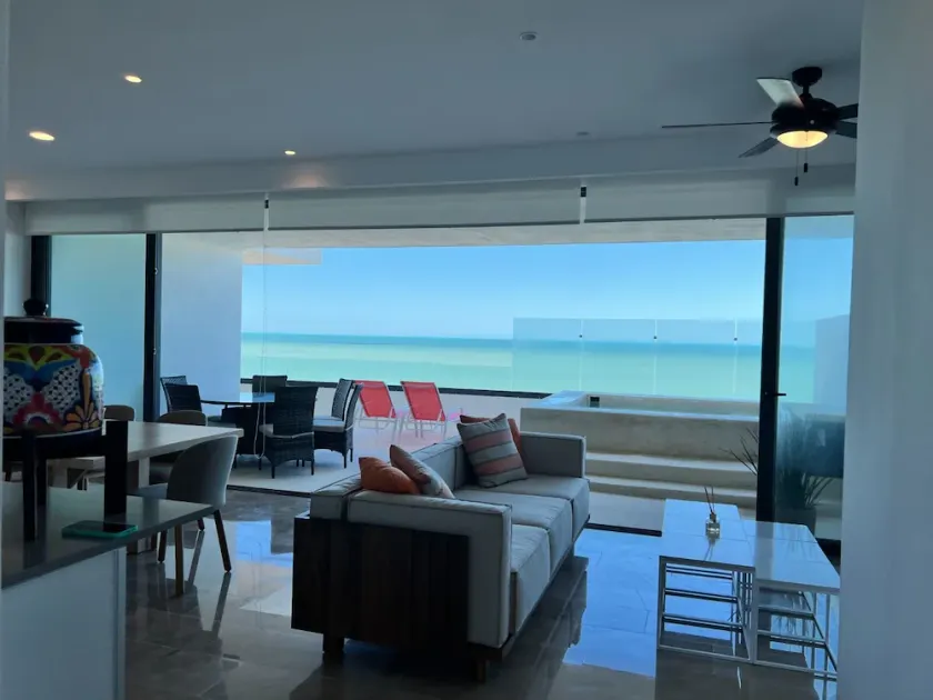 Luxury beachfront condo w/private jacuzzi - Image 1