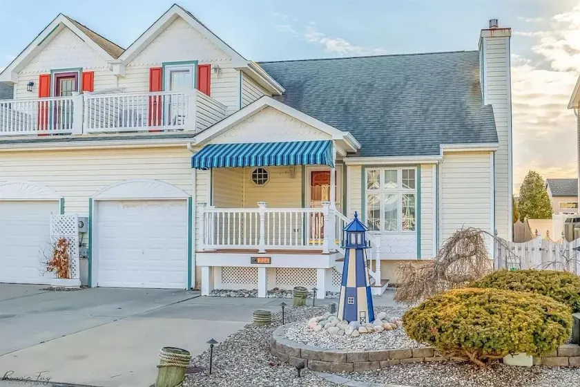 Desirable Wildwood Crest, 5 Minute Walk to Beach, Close Drive to Cape May +More - Image 1