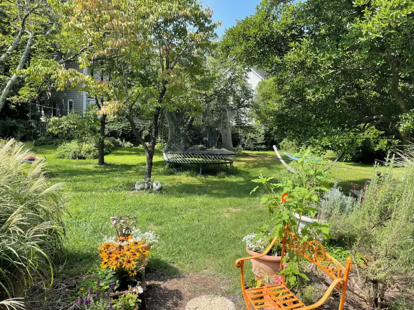 Garden Apartment Retreat - Image 1