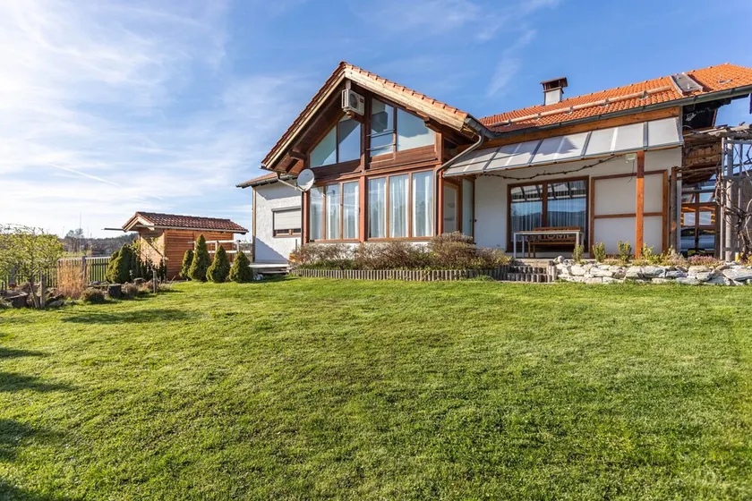 Appartamento 'Haus Kali' con vista sulle montagne, terrazza condivisa e Wi-Fi - Image 1