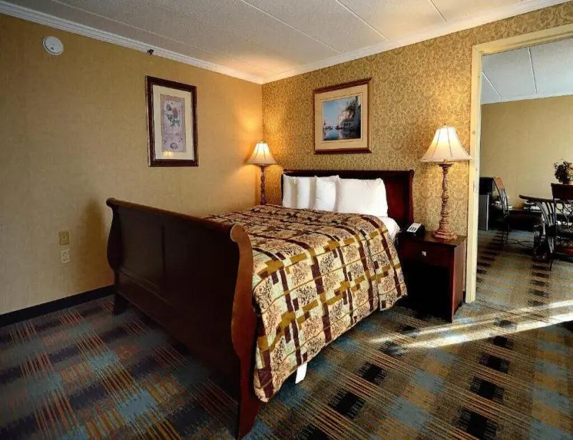 River-view Room, King Suite with Jetted tub and Ba - Image 1