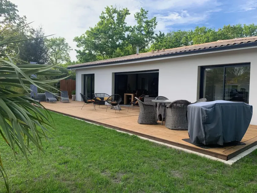 Beautiful 5-star villa—4 km from the beaches via a bike path - Image 1