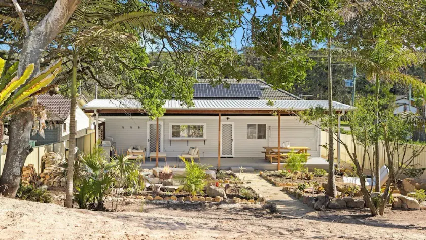 Cute Beach Cottage - Absolute Beach Front - Image 1