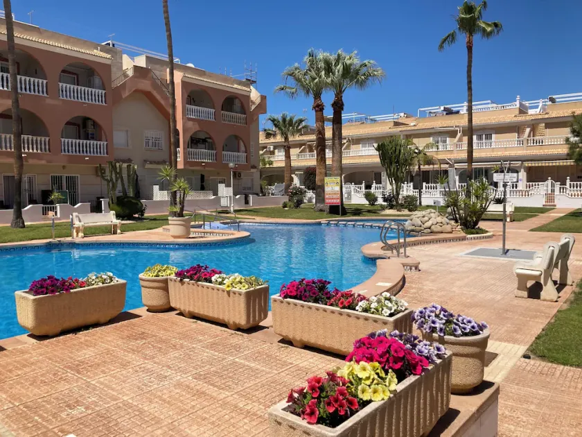 Well Equipped 2 Bed Penthouse with Solarium close to beach and local amenities - Image 1