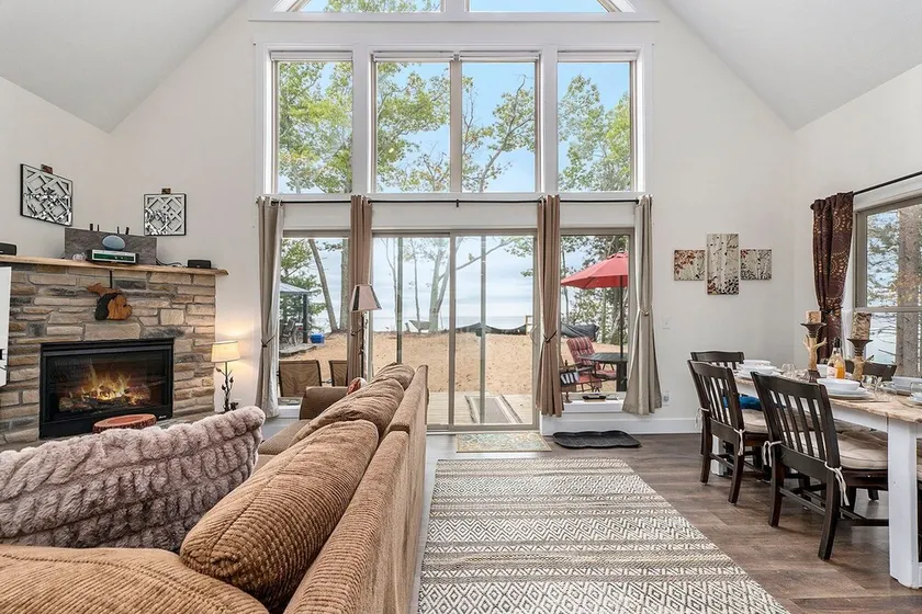 🐻 Beautiful Overlooking Shoreline 2bdr Chalet 18396 - Image 1